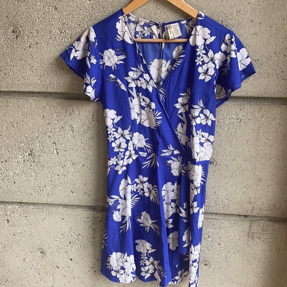 Japna Wrap Style Hawaiian print dress - Picture 4 of 15